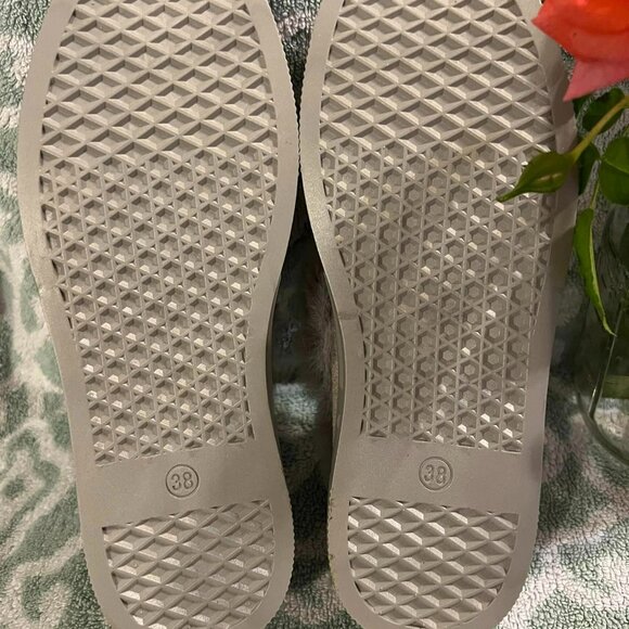 Size 7.5 - Light Gray Faux Fur Lined Slippers - EU38 - Picture 3 of 3